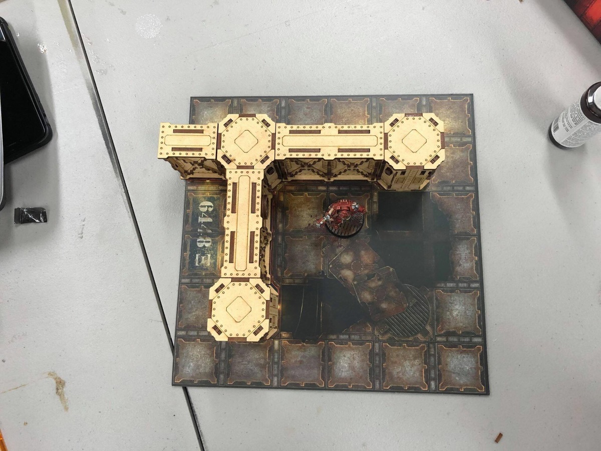 Death Ray Designs Deadbolt’s Derelict Corridors das TabletopHobby