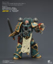 Joy Toy Sons Of Horus Maloghurst The Twisted, The Warmaster's Equerry With Legion Standard And Banestrike Bolter 1